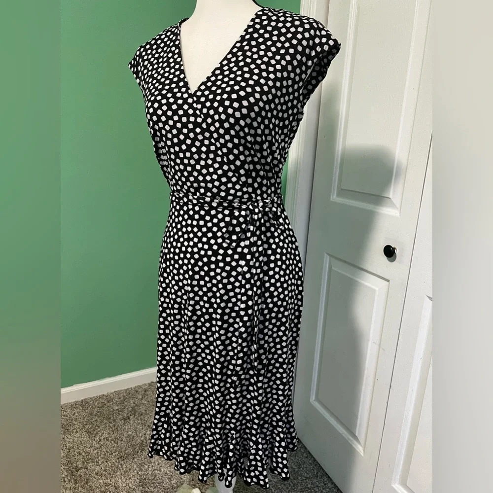 Dress - Picture 4 of 7